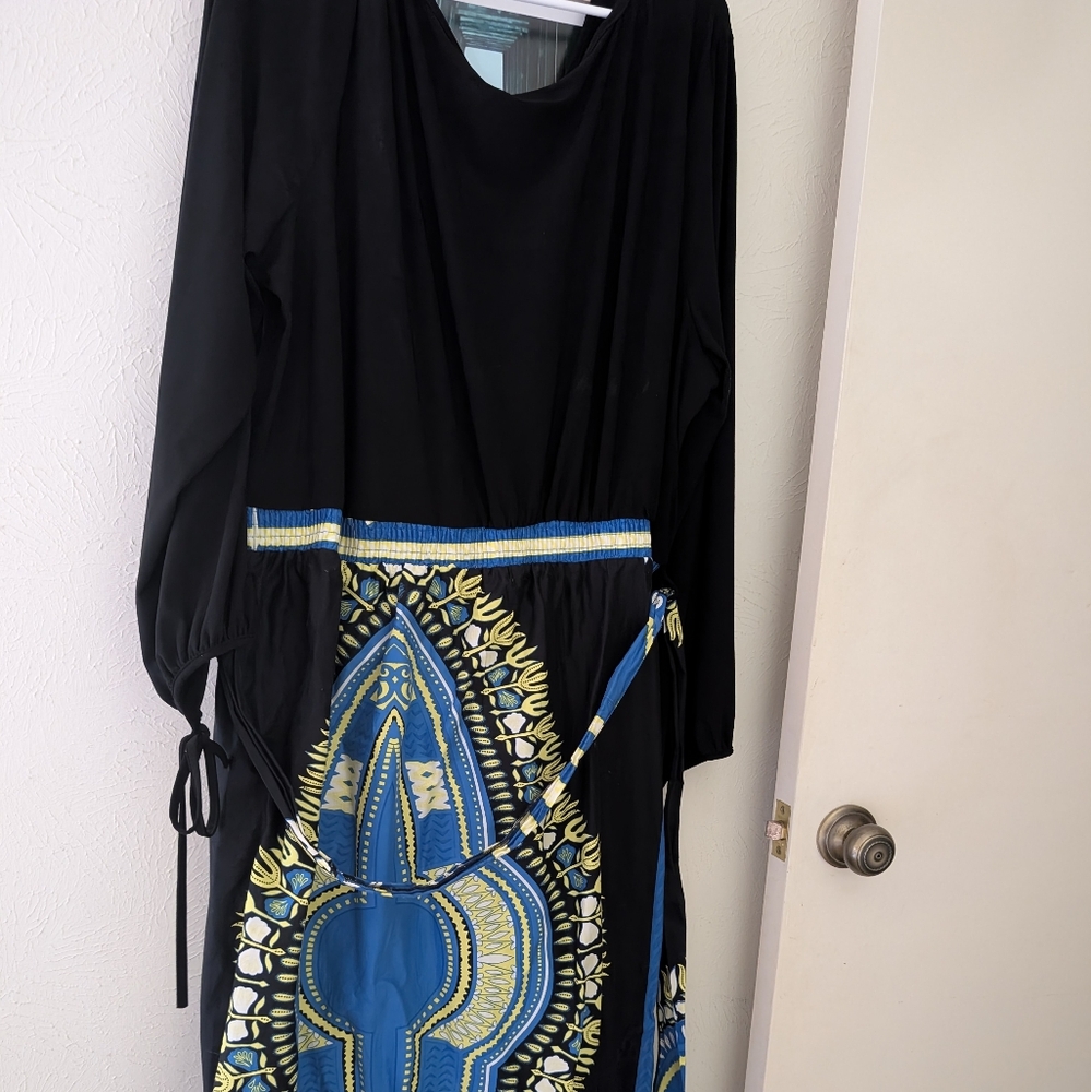 Plus Size Floral Patterned Maxi Dress in Blue and Black